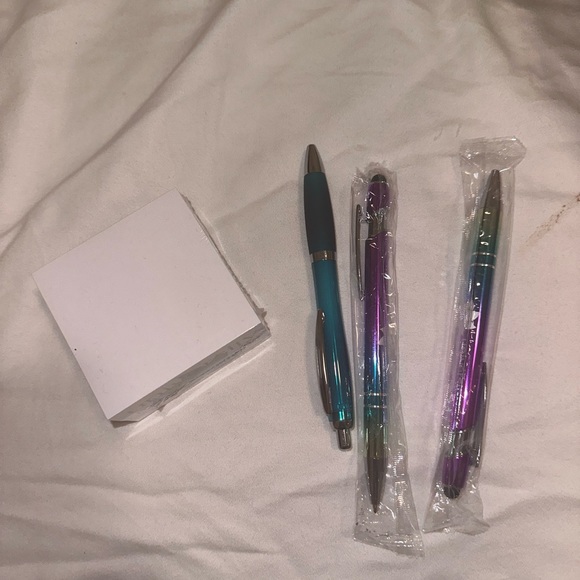 4 pack pens and sticky notes NWT never used - Picture 2 of 4